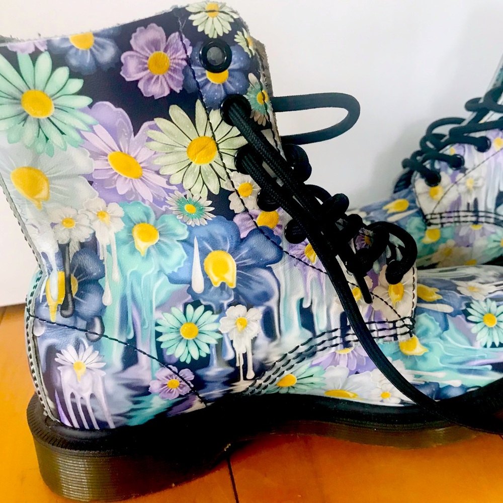 Dr.Martens Leather Boots with gorg colors!